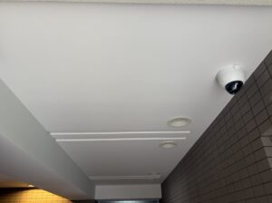 東京都練馬区、某マンションのエントランス天井塗装 - K-WORKSの外壁塗装・屋根塗装・防水工事